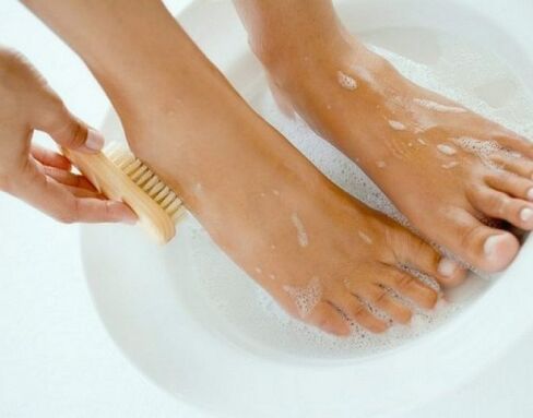 salt foot bath to treat nail fungus